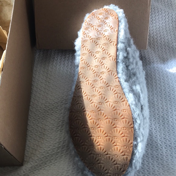 Ugg Slippers - Picture 4 of 7